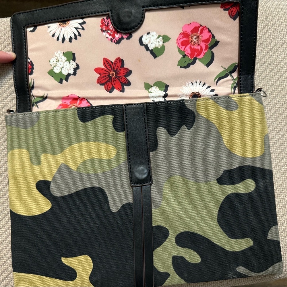 Stella & Dot Bellamy Camouflage Clutch